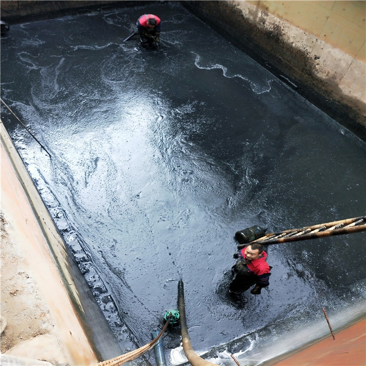 梁子湖废水池清理