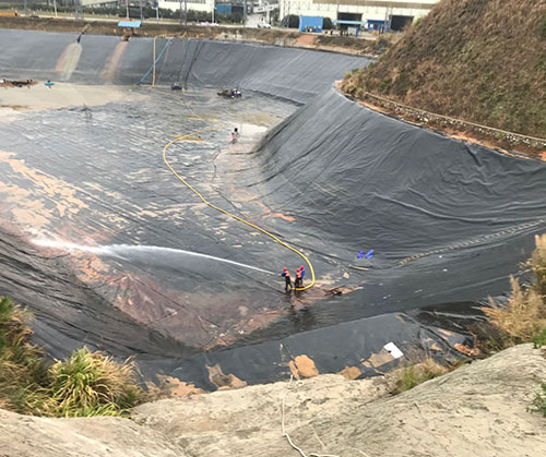 梁子湖废水池清理