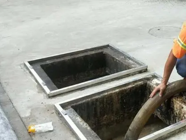 梁子湖化粪池清理