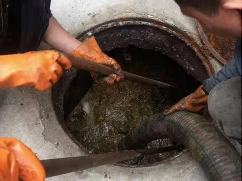 梁子湖清理化粪池时如何避免沼气的危害?